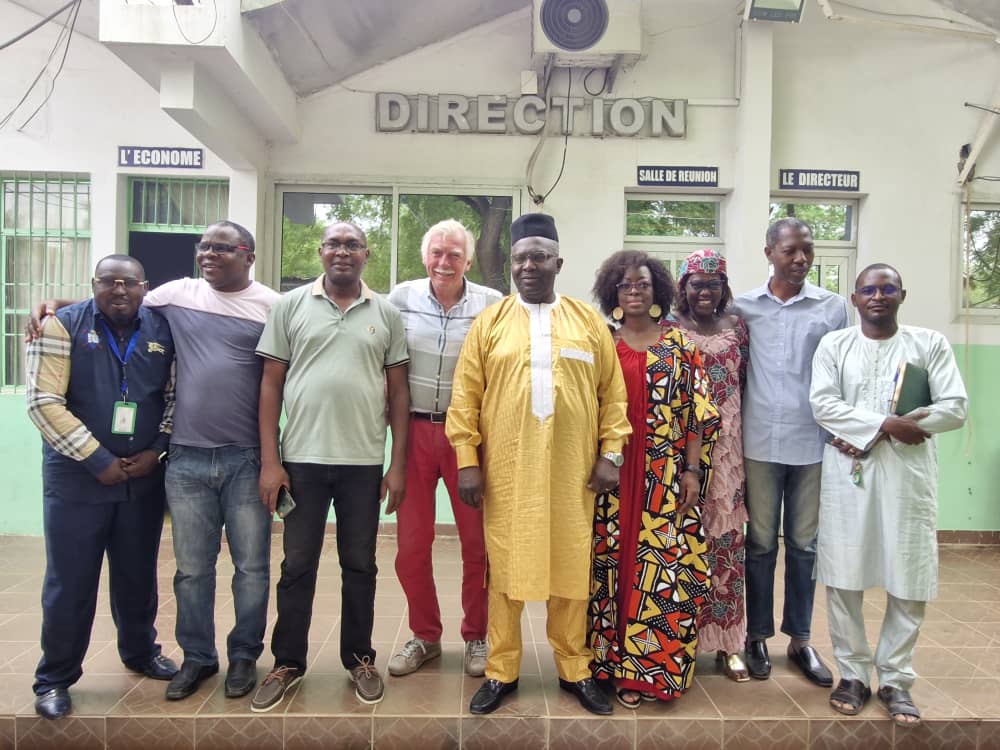 Photo de groupe pendant une mission médicale